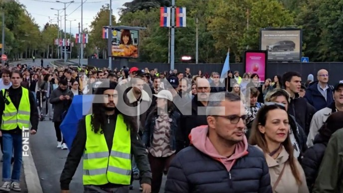 Povorka na mostu Gazela