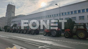 Traktori ispred Banovine