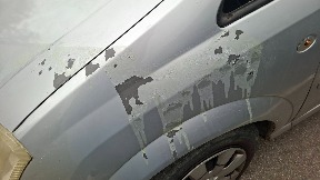 Kiselinom oštetili vozilo