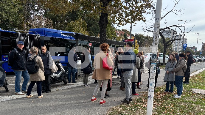 Podrška dekanki ispred suda