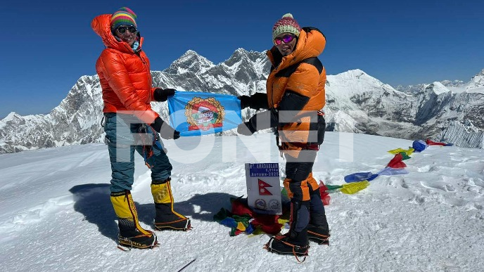 Srpkinje na vrhu Ama Dablam Srpkinje na vrhu Ama Dablam