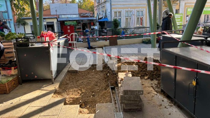 Popravka obnovljene tržnice Popravka obnovljene tržnice