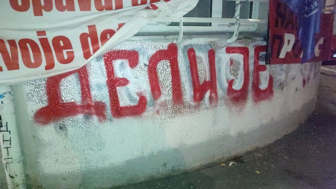 Huligani išarali zgradu Pete