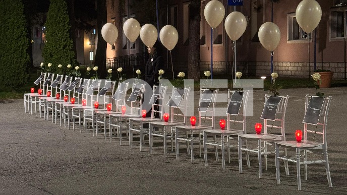 Beli baloni za poginule