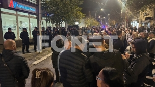 Napeto ispred prostorija SNS