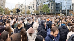 Tišina s jedne strane ograde