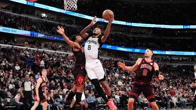 San Antonio - Čikago 121:117