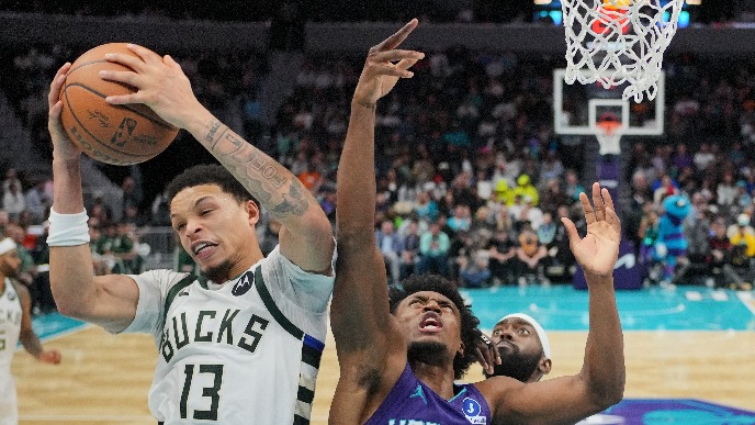 Šarlot - Milvoki 111:100