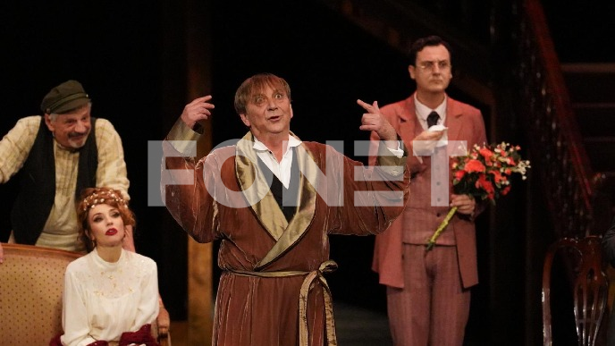 Čovek u čizmama od dima 