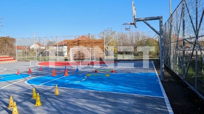 Obnovljen sportski teren