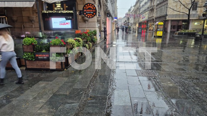 Oblačno sa slabom kišom