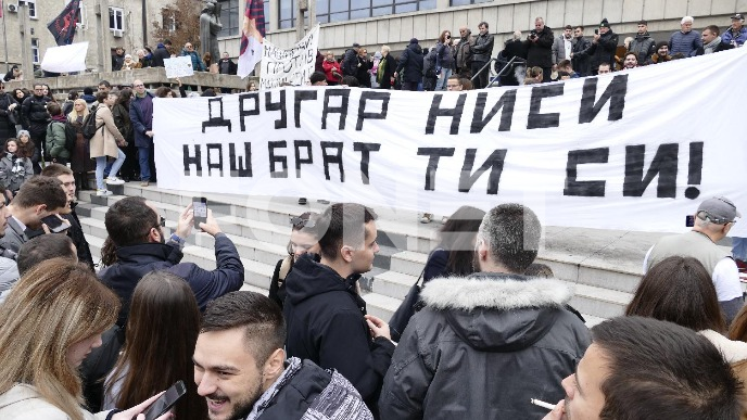 Stigla kolona iz Zemuna