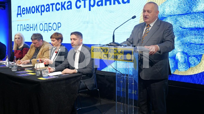 Vučić da raspiše izbore 