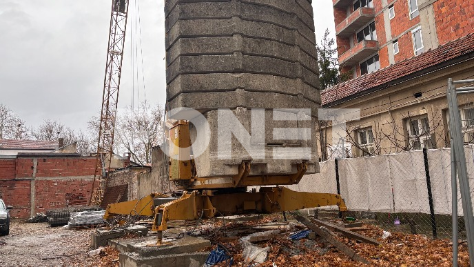 Kran pao na kuću Nišu