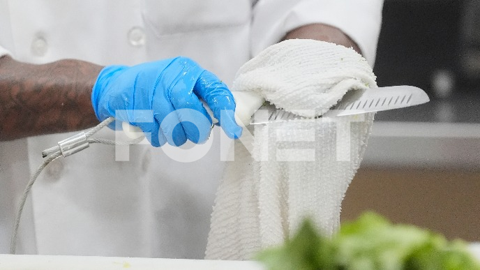 Nožem ubio najmanje devetoro