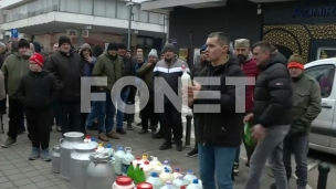 Prosuto  mleko ispred uprave