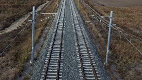 Pet cisterni iskočilo iz šina