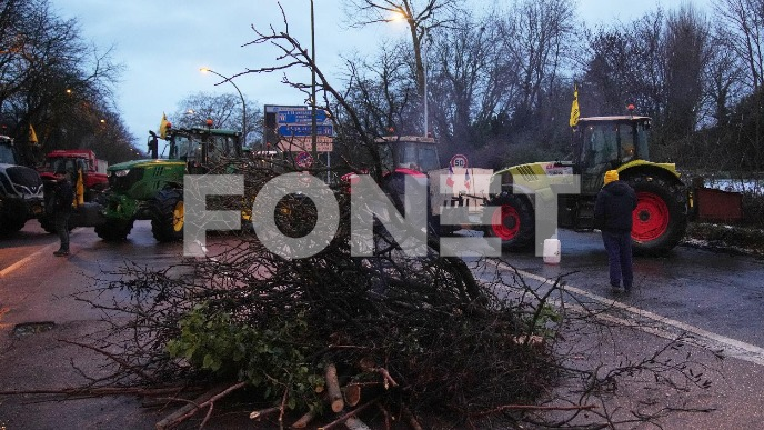 Traktori usred Pariza 