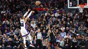 Sakramento - Hjuston 111:98