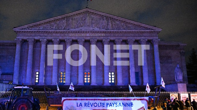 Vlada preživela glasanje 