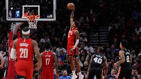 Hjuston - San Antonio 111:106