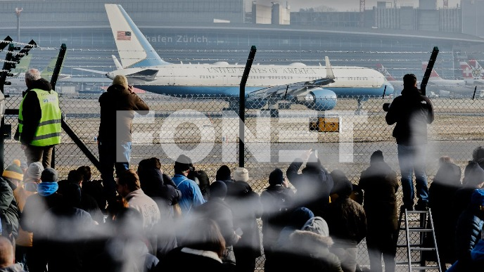 Trampov avion sleteo u Cirih