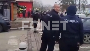 Štand poliven farbom