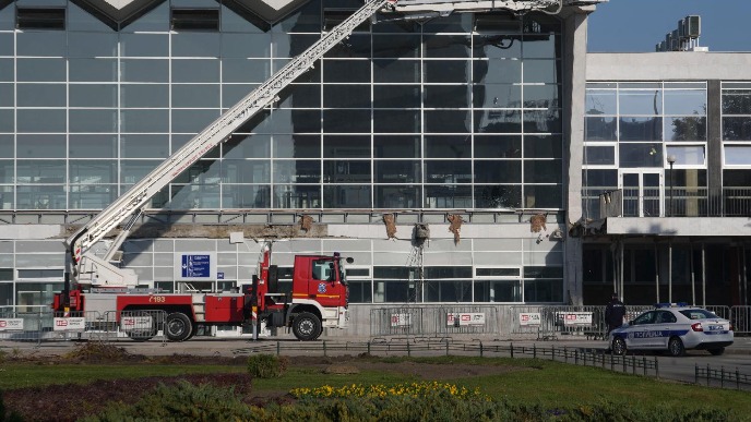 Bez sardnje oko nadstrenice 