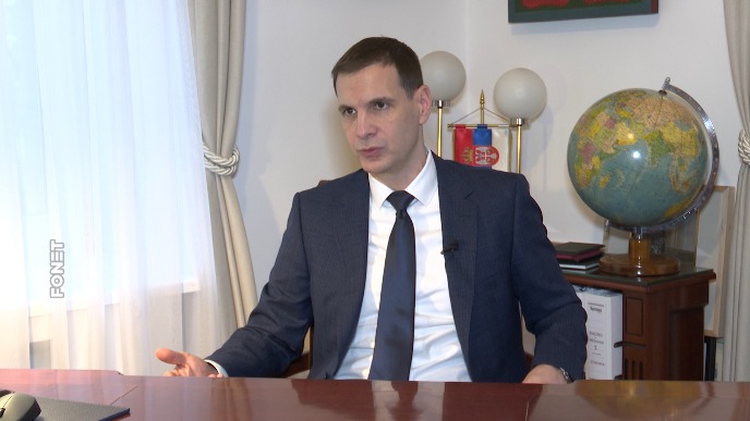 Kurti Srbe pretvara u strance