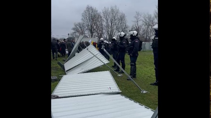 Srušena ograda kod parka Ušće