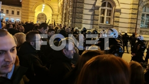 Ispraćeni zvižducima