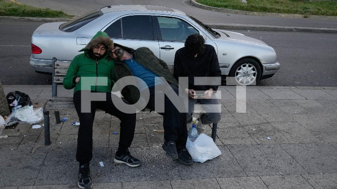 Evakuisano 4.300 ljudi