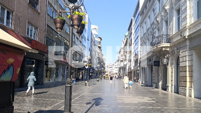 Sunčano, toplo i vetrovito