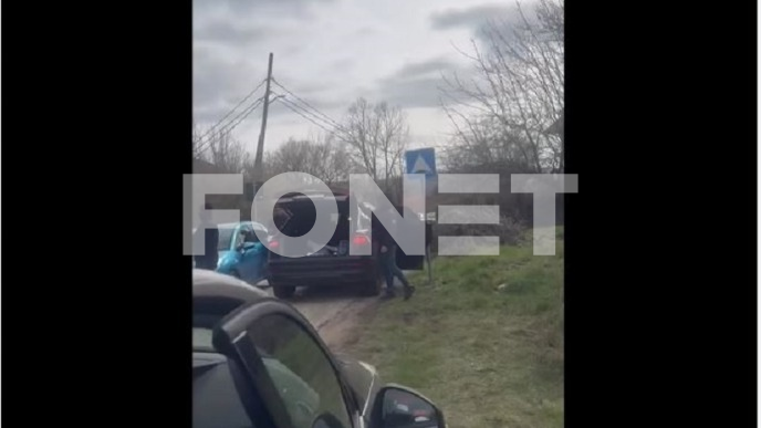 Napad sekirom kod birališta