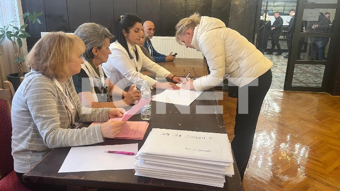 Mandate dele tri liste 