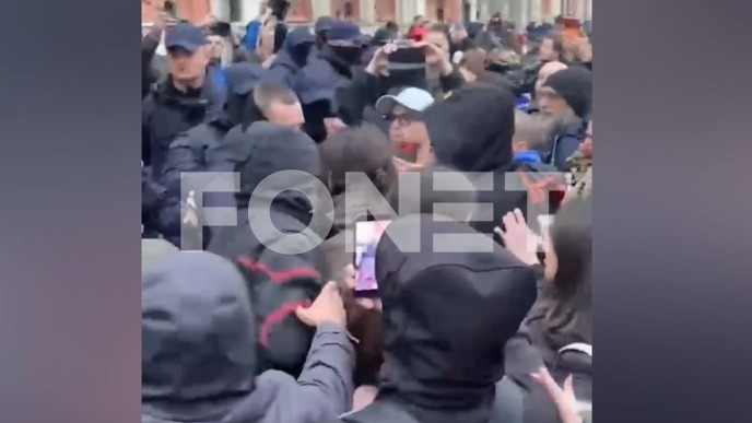 Policija upotrebila pendreke 