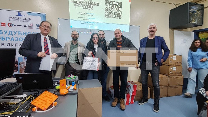 Donirano 100 3D štampača 