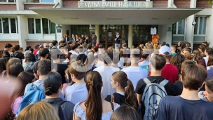 Skup ispred Gradske kuće 