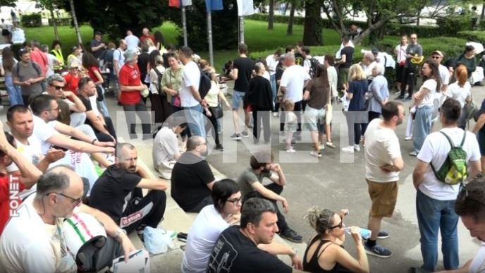 Kolona krenula iz Zemuna