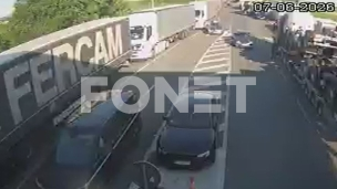 Kamioni čekaju pet sati