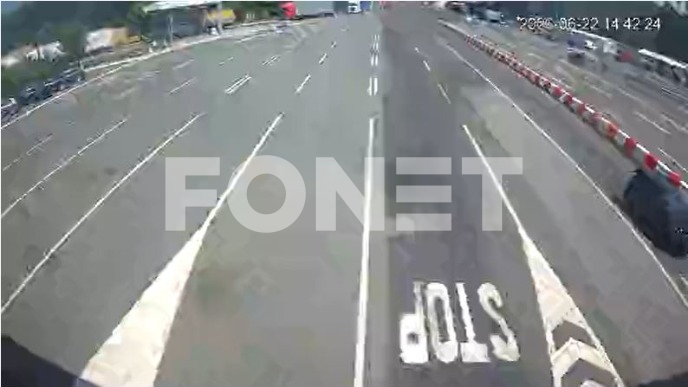 Kmioni čekaju tri sata