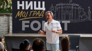 Pritisci na radnike za miting