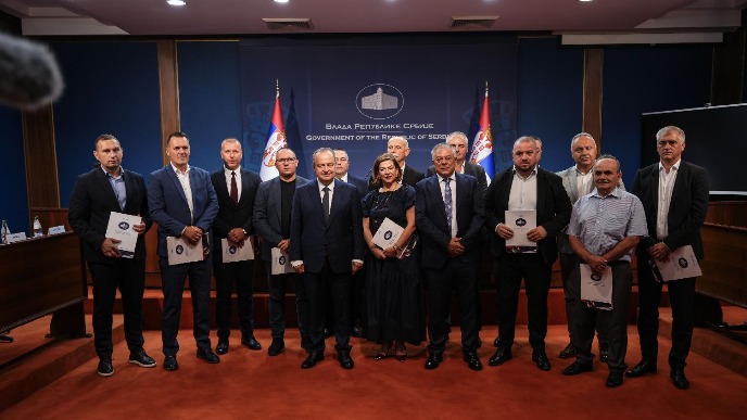 Ugovori za 14 opština 