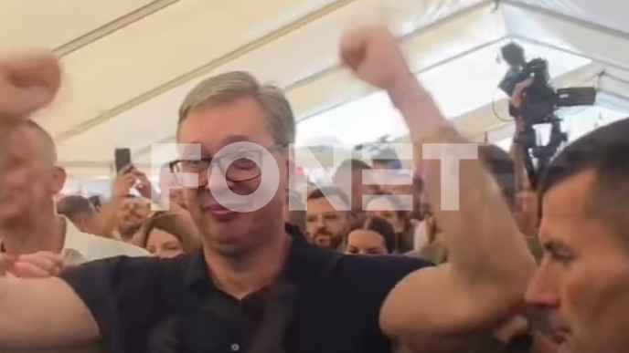 Insistiram na razgovoru