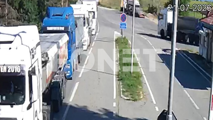 Kamioni čekaju tri sata 
