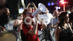 Vodeni topovi za demonstrante