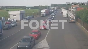 Kamioni čekaju četiri sata 