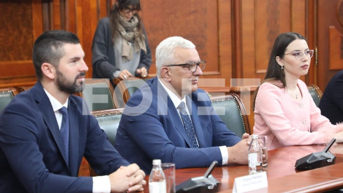 Uvek uz srpski narod