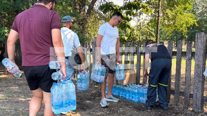 Manojlović odneo vodu za piće