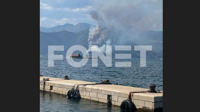 Vetar otežava gašenja vatre